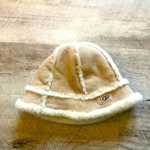 UGG bucket style hat